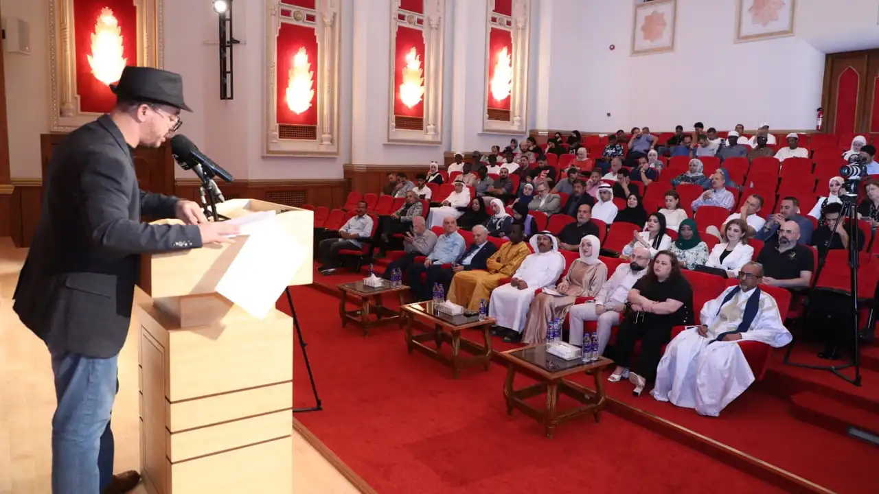 نفحات من المديح والتاريخ تتألق في بيت الشعر